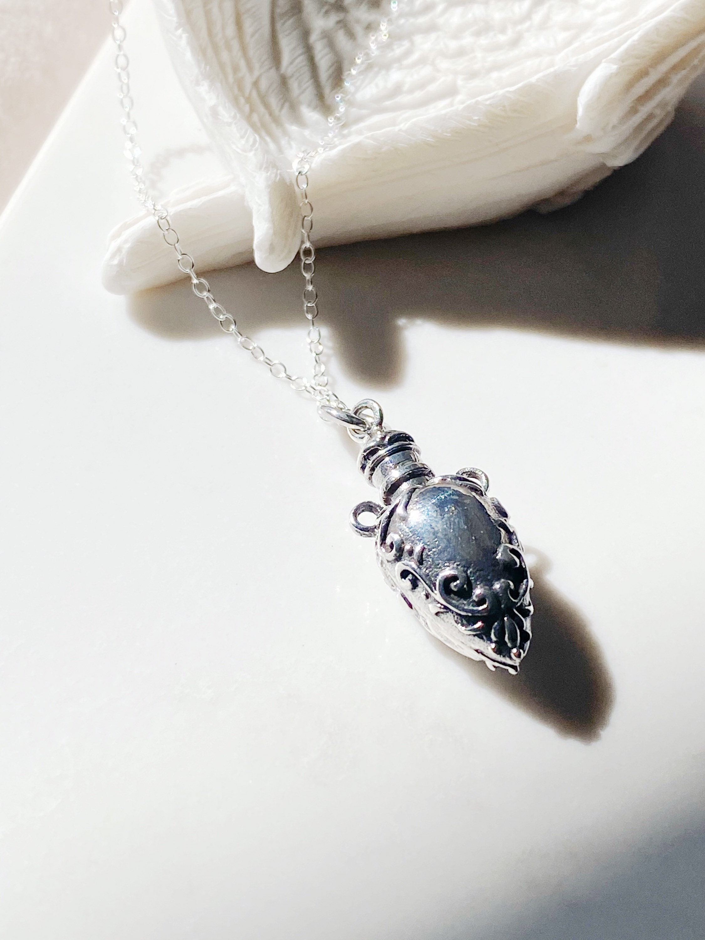 ★younglyyoungley★Parfum necklace il_fullxfull.3129345185_4pg7.jpg