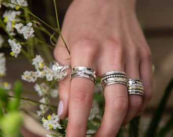 Tranquil Play Spinner Ring - Sterling Silver