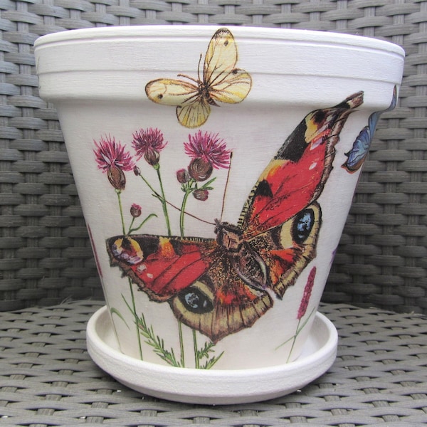 Decoupage Blumentopf mit zauberhaften Schmetterlingen