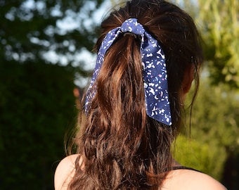 Terrazzo blue satin scrunchie, handmade - Hair ribbon in fabric with original multicolored terrazzo denim blue pattern - women's hair creation