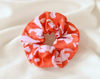 Unique red satin scrunchie, handmade - women's red and pink printed fabric - artisanal creation