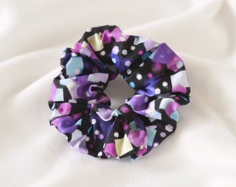 Retro purple satin scrunchie, handmade hair pattern, multicolored woman - artisanal creation