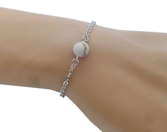 Howlite pearl bracelet and its gold or silver chain in surgical steel