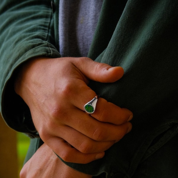 Anel masculino com opala verde em prata - Anel com gema em ouro 18K - Anéis de sinete masculinos - Anel de sinete em ouro - Anéis de mindinho para homens - Joia masculina para presente
