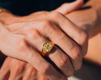 18K Gold Small Sovereign Ring, St George Ring Men, Gold Signet Ring Men, Mens Ring Gold, Silver Saint George - Gold Pinky Ring- Mens Jewelry