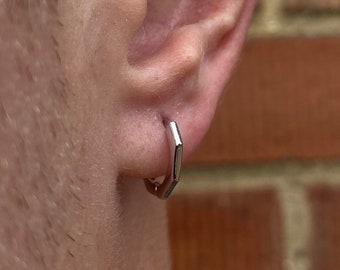 Design Vichingo. Drakkar In Un Cerchio Di Antichi Simboli Runici Scandinavi Disegno In Stile Norreno Antico Image410492521