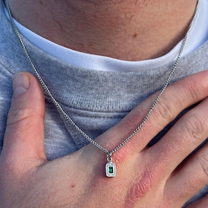 Silver Green Vintage Gem Necklace, Small 1cm Emerald Green Stone Pendant For Men, Mens Jewelry - Patterned Rectangle Charm Necklace Gifts UK