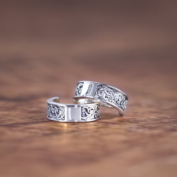 Herren Ohrringe, Herren Silber Huggie Hoop Ohrringe, Gold Hoop Ohrringe für Männer, gemusterte Hoop Ohrring, Minimalist Ohrring von Twistedpendant