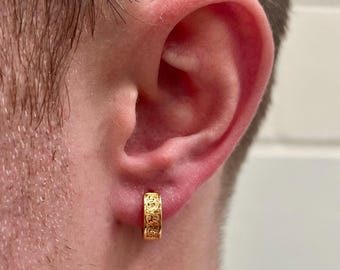 Mens Earrings, 18K Gold Hoop Huggie Earring For Men - Mens Hoop Earring - Small Chunky Huggie Patterned Hoop Earring - Mens Jewellery UK