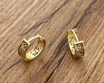 Mens Earrings, Mens 18K Gold Huggie Earrings, 12mm Silver Hoop Earrings For Men, Detailed Patterned Hoop Earring, Minimalist Vintage Earring