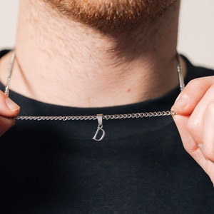 Collar con colgante de cadena de plata con letra inicial - Collar con inicial para hombre - Joyería para hombre - Cadena con letras para hombre - Por Twistedpendant