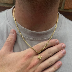 Collar con inicial para hombre, collar con inicial en oro de 18 quilates, cadena de cuerda con inicial, collar con inicial para hombre - Joyería para hombre - Twistedpendant