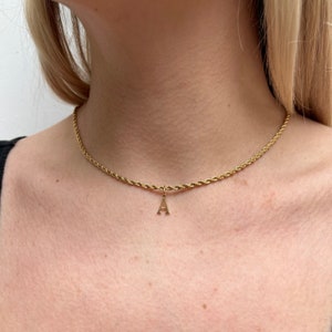 Collar con inicial de oro de 18 quilates con colgante de letras de la A a la Z - Delicado collar con letras de oro para mujer - Collar con inicial en oro - Regalos de collar minimalista