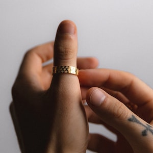 Mens Ring - 18K Gold Band Ring for Men - Polished Gold Signet Ring with Logo Engraving - Mens Jewelry - Pinky Ring Men - Gifts For Him UK