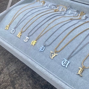 Collar con colgante de letra inicial para hombre, collar con letra personalizada para hombre/ella, regalos para novios, joyas para hombre - Por Twistedpendant