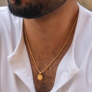 Colgante para hombre - Collar con colgante de trébol de oro de 18 quilates para hombre - Mini colgante de trébol de oro - Collar para hombre - Collar con trébol de 4 hojas