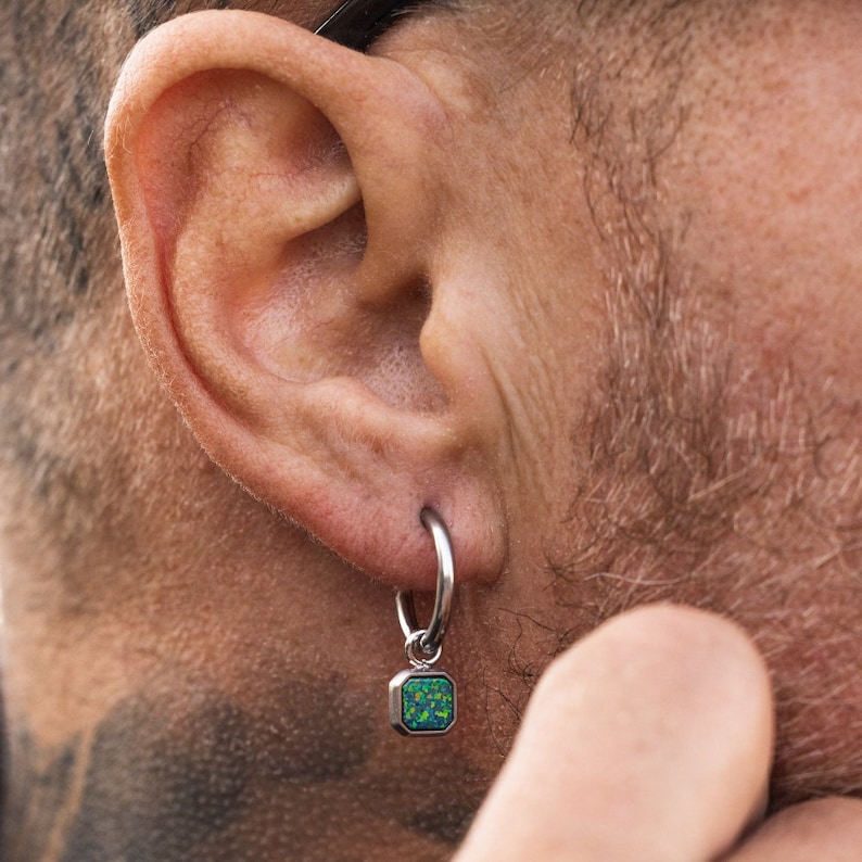 Boucle d'oreille pendante pour homme Boucles d'oreilles pour homme Créoles en argent / or 18 carats Onyx / Opale / Pierres précieuses de Lapis Lazuli Par Twistedpendant image 1