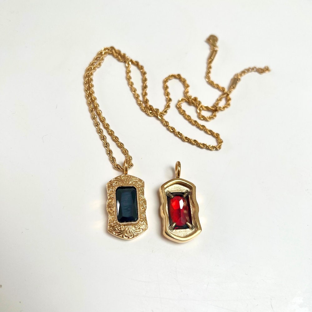 Ciondolo Uomo in Acciaio 316L black, finiture rosè e diamanti bianchi
