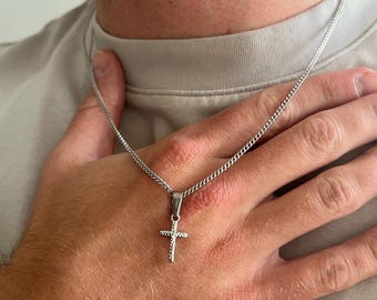 Kreuz Halskette - Gehämmerte Silber Kreuz Halskette Für Männer - Kleiner Christus / Kruzifix Anhänger - Silber Kreuz Kettenanhänger - Herren Kreuz Kette