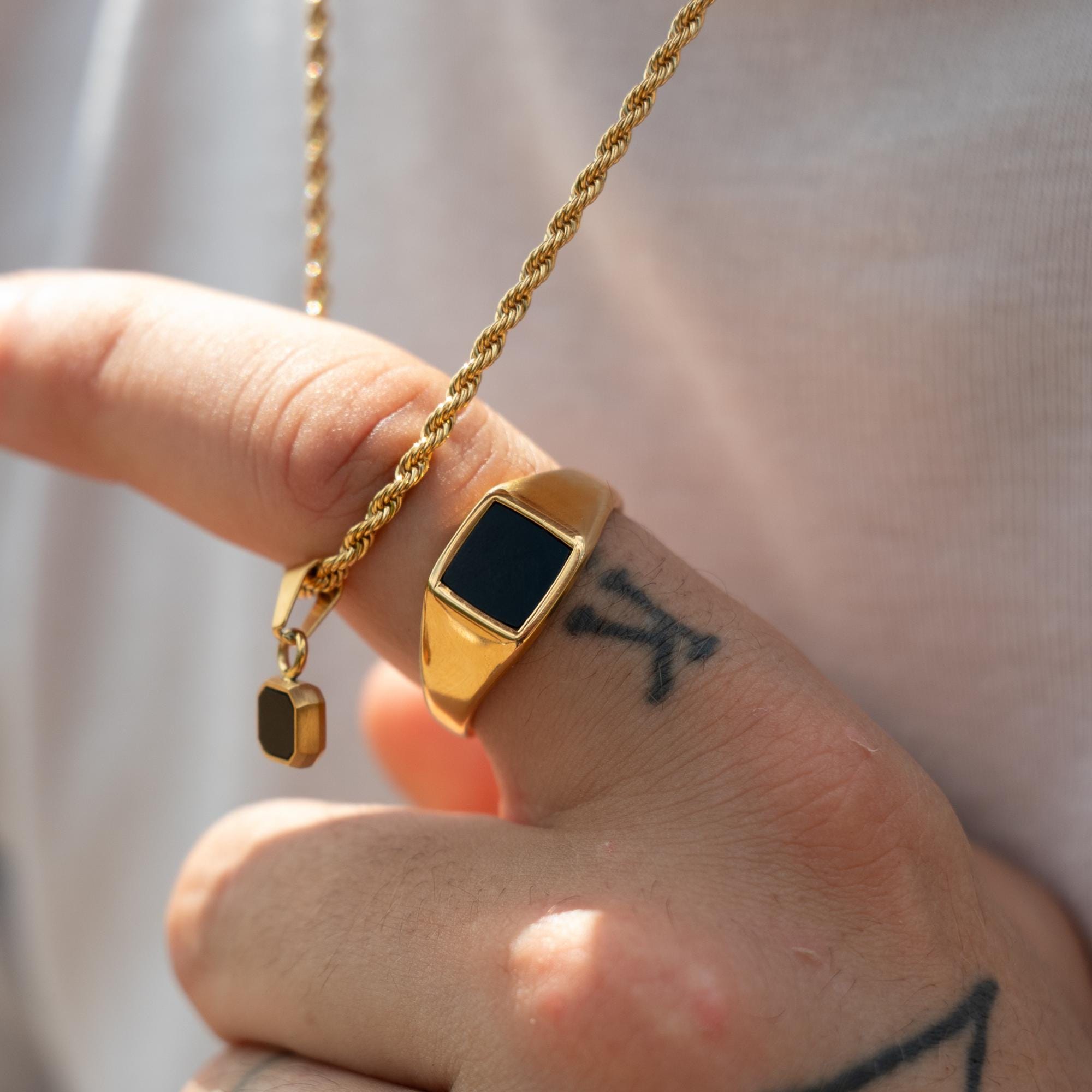 メンズリング - スモール 18K ゴールド スクエア オニキス シグネット