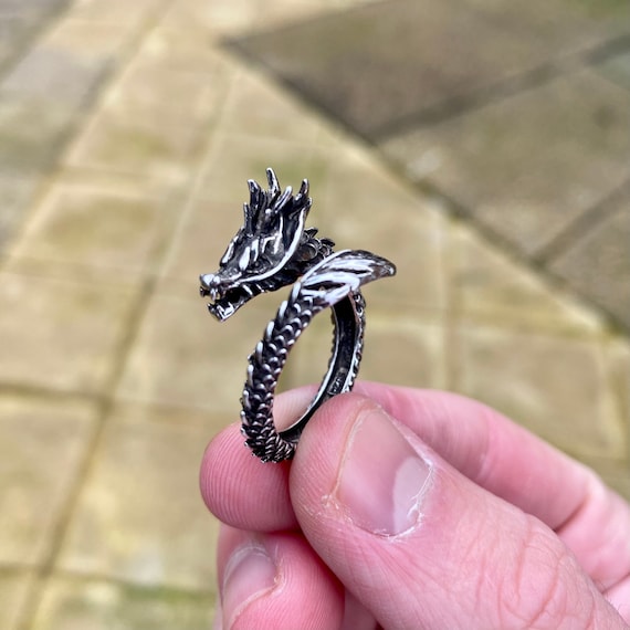 Striking Silver Dragon Ring – Super Silver