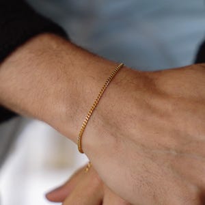 Pulseira masculina - Pulseira banhada a ouro 18K para homens - Corrente de pulseira com elos cubanos de 2,5 mm - Corrente fina de aço inoxidável - Joias masculinas