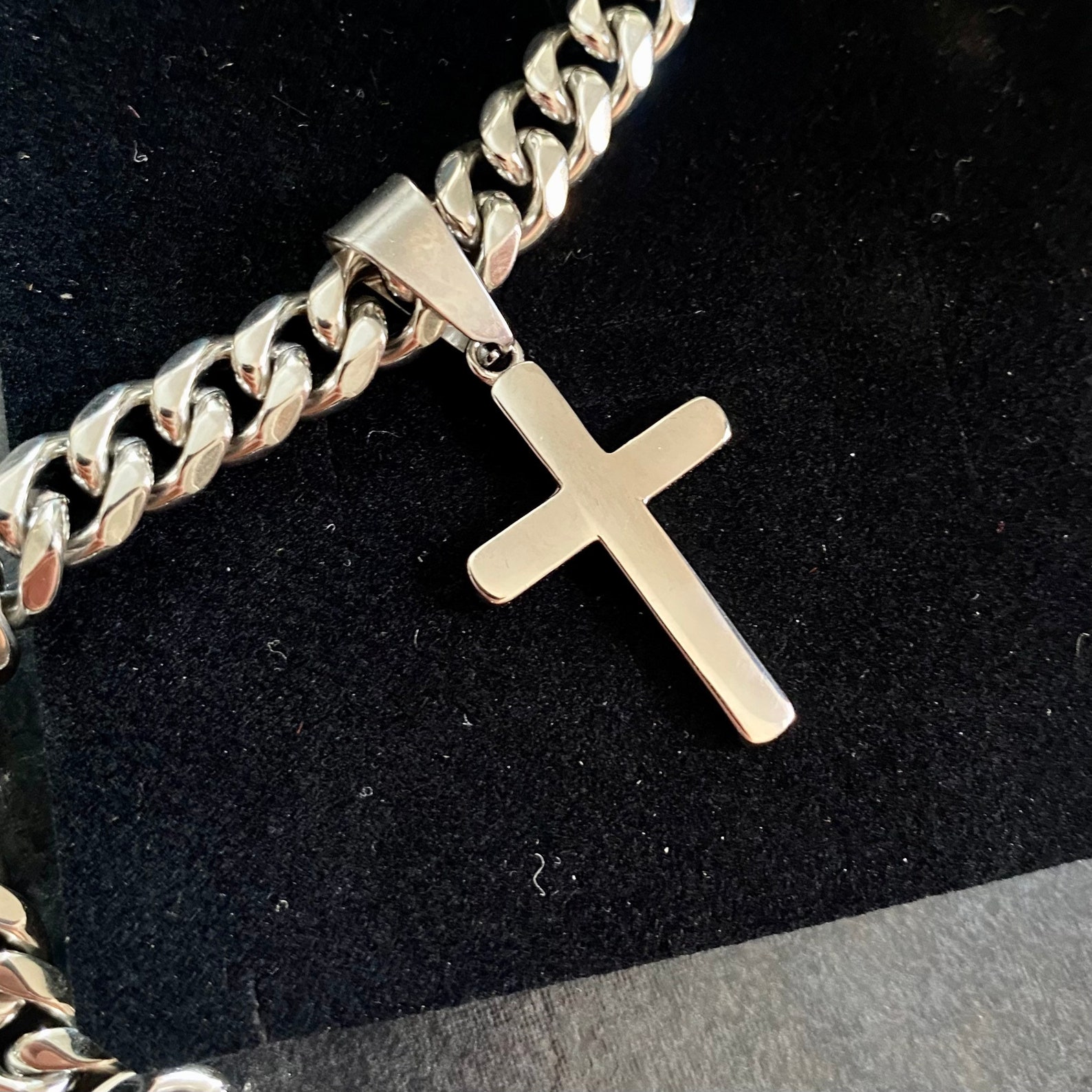 Mens Polished Stainless Steel Silver Cross Pendant Necklace 22+2 Inches Chain main image 0