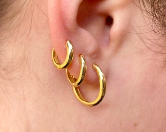 Dsnyu Orecchini a perno a forma di C con zirconia cubica, da