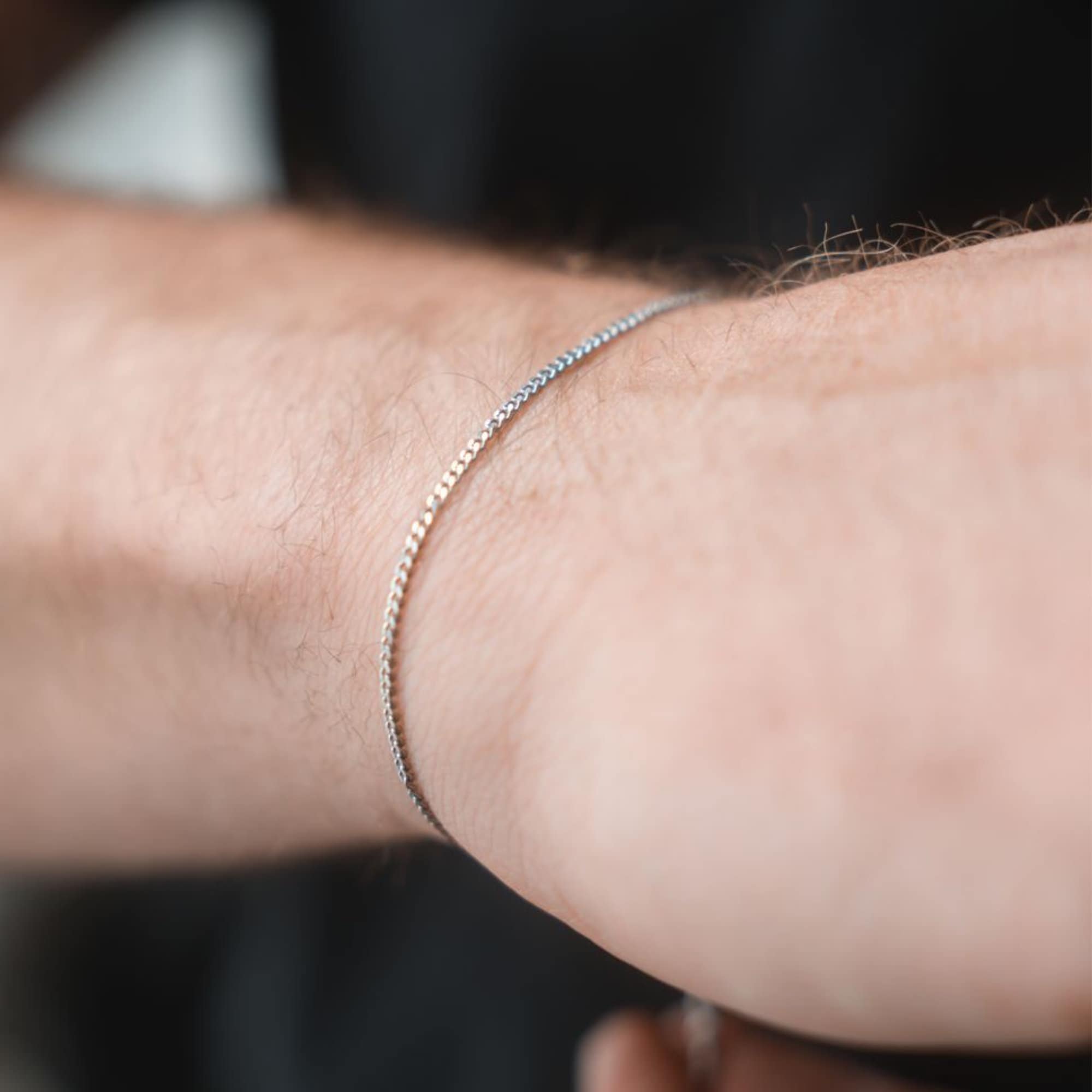 関税/送料込み【twistedpendant】シン キューバ チェーン1.5mm Thin Silver Bracelet - Mens 1.5mm Curb Bracelet Chain - Mens