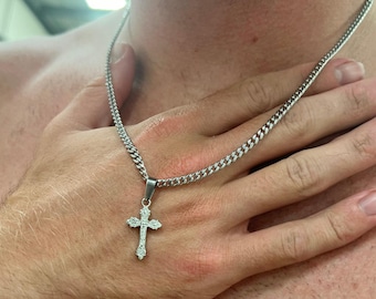 Kreuz Halskette - Silber Kreuz Halskette für Männer - Kleiner Stahl Christus / Kruzifix Anhänger - Silber Kreuz Kettenanhänger - Herrenkreuz auf 3 mm Kette