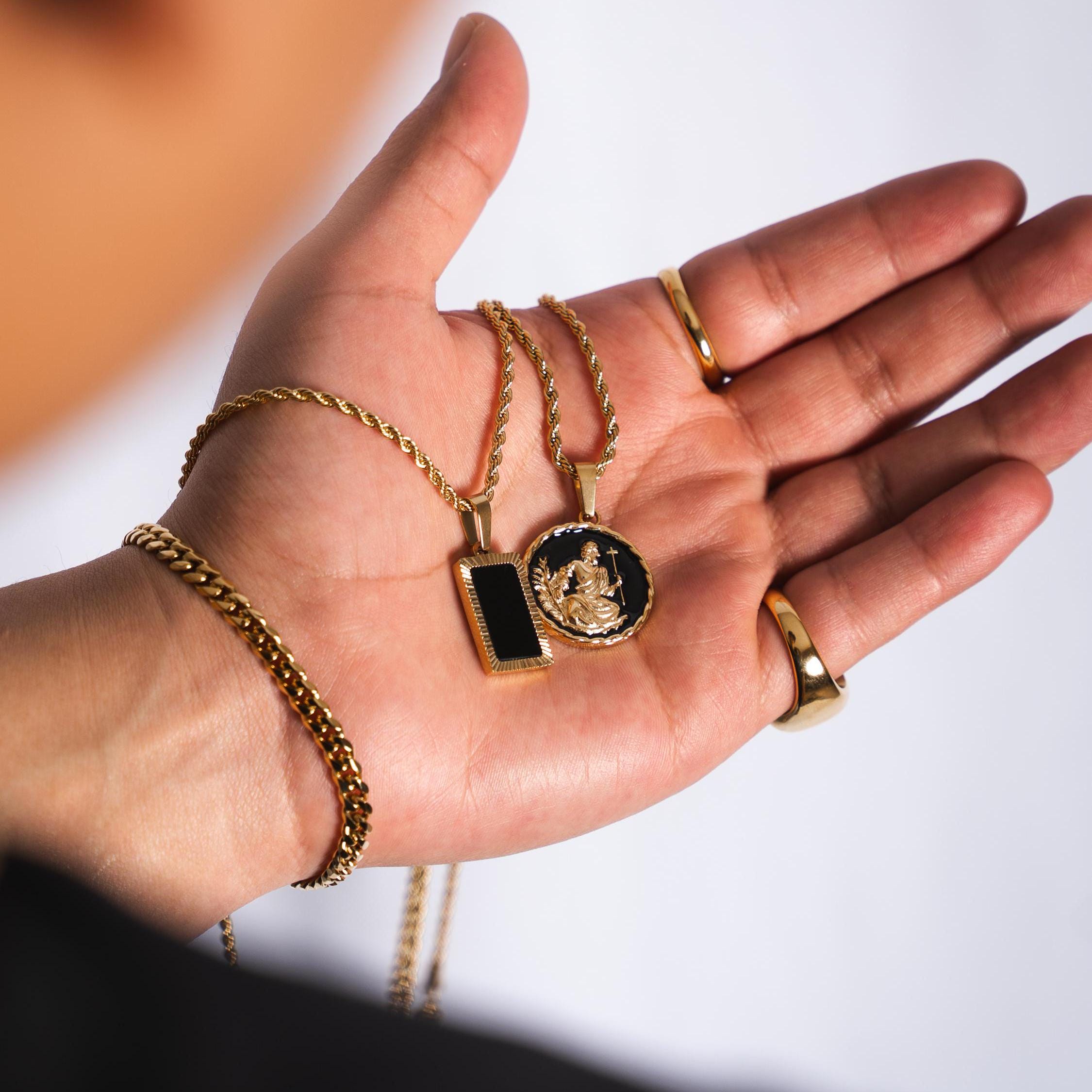 関税/送料込み【twistedpendant】クリストファーペンダント 18K Gold St Christopher Pendant Necklace, Gold Saint