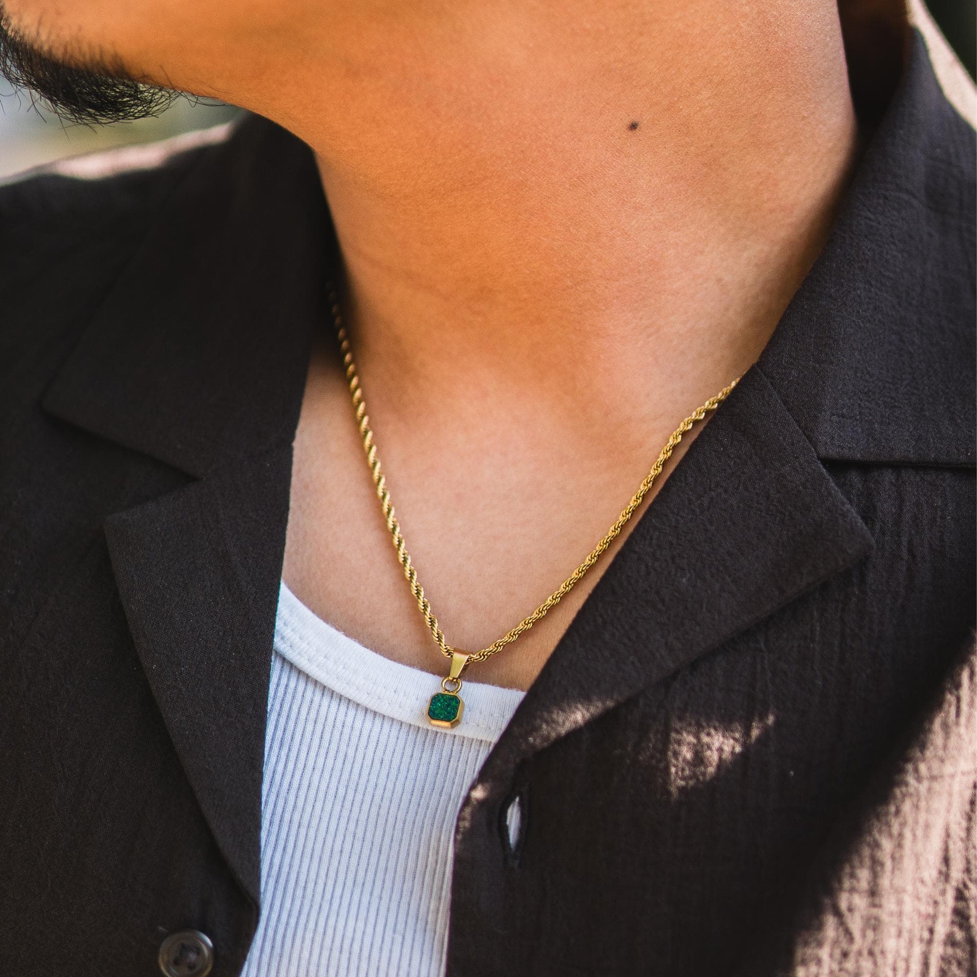 関税/送料込み【twistedpendant】ロイヤルブルーペンダント Collections