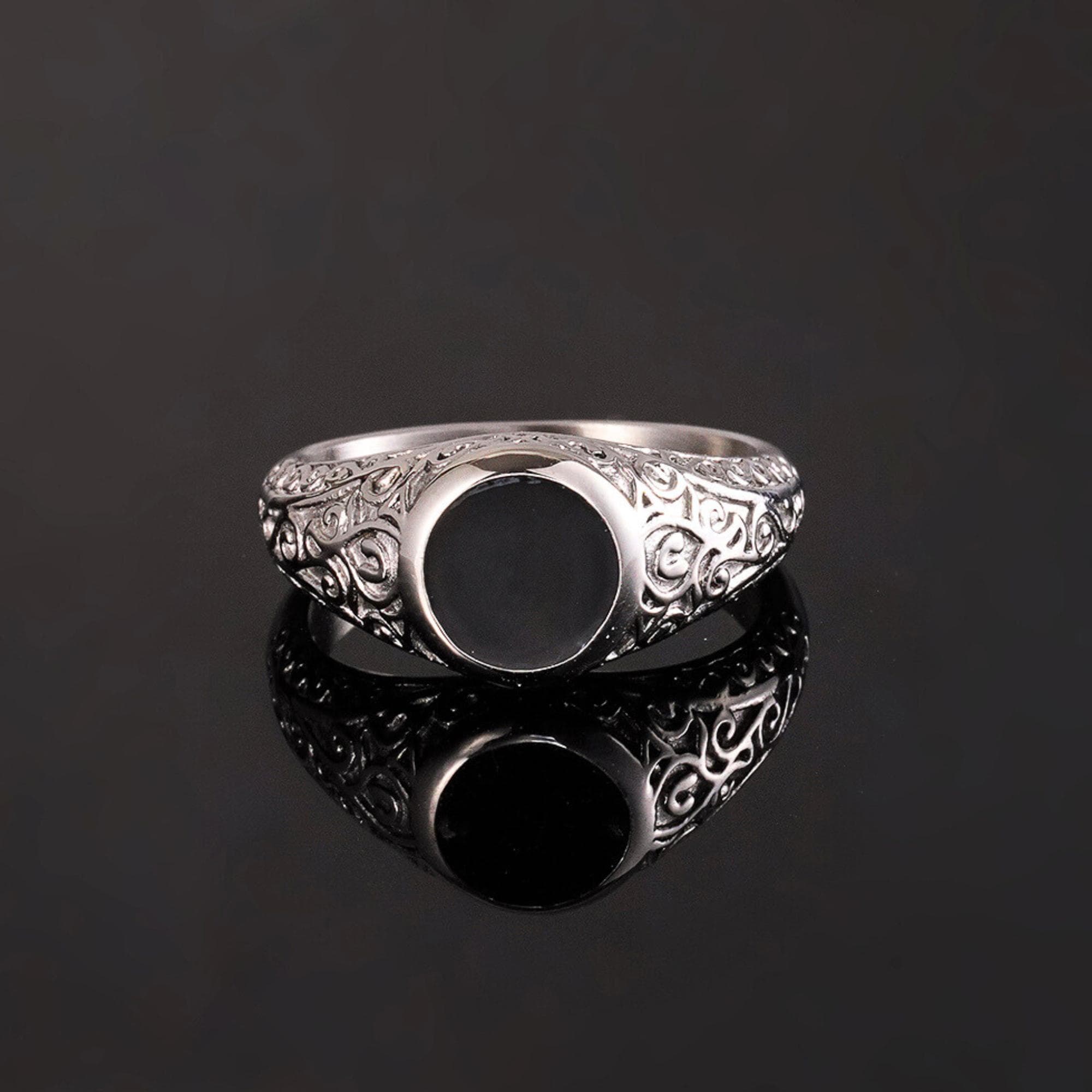 Mens Rings - 18K Gold Signet Ring - Vintage Black Gemstone Signet