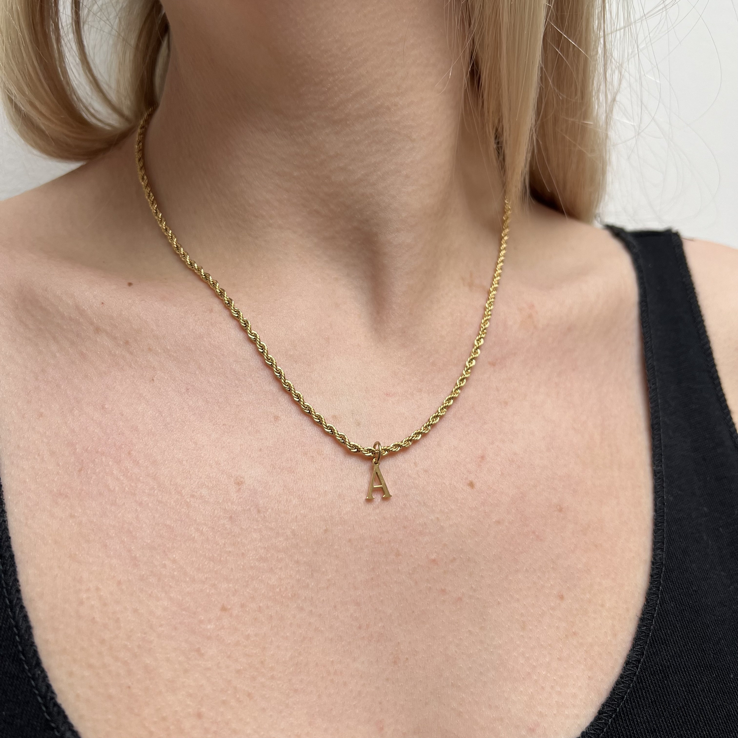 JewelryWe Collana Lettera Iniziale A-Z In Acciaio Inox - Unisex, Catena 56cm, Colore Oro