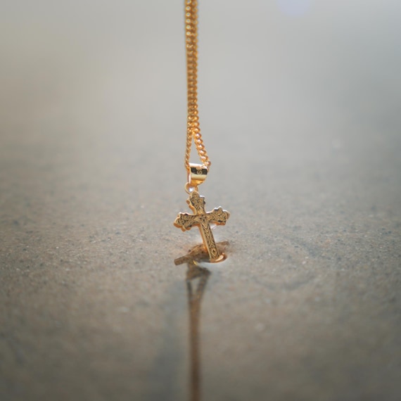 Collana con croce in oro per uomo, collana con croce da uomo, piccolo ciondolo a croce in argento 925 placcato oro, ciondolo a croce vintage - Gioielli da uomo - Italia