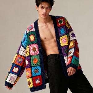 Handstickad virkad jacka för män: Boho hippiekappa Herrkläder för vintern Unik present till maken