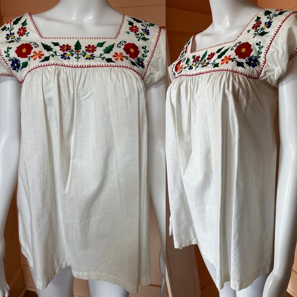 vintage 1970s flower embroidered square neck empire waist top women’s size M