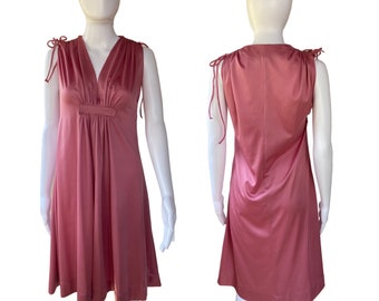 Vintage 1970s Union made blush colored women’s nightgown/ women’s sleepwear dress size s/m