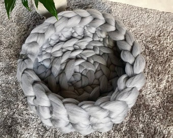 Dog/cat baskets made of merino wool, beds, gifts