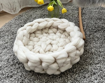Cat baskets/dog baskets made of merino wool, beds, gifts
