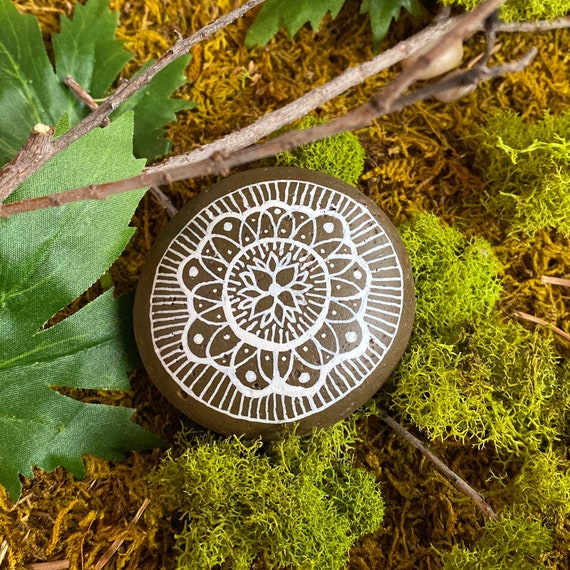 Mandala Stone, White Mandala, Meditation Stone, Home Decor, Mehndi Stone, Paper Weight