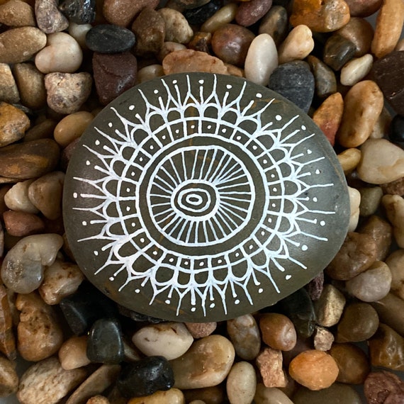 Mandala Stone, White Mandala, Meditation Stone, Home Decor, Mehndi Stone, Paper Weight