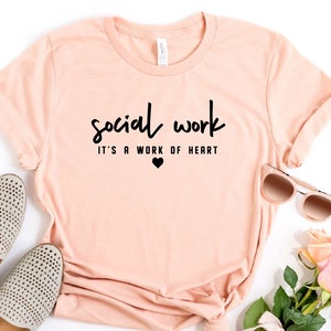 Le travail social est un travail de coeur T-shirt, chemise de travailleur social, cadeau pour travailleurs sociaux, cadeau LSW, cadeau MSW, travailleur social attentionné