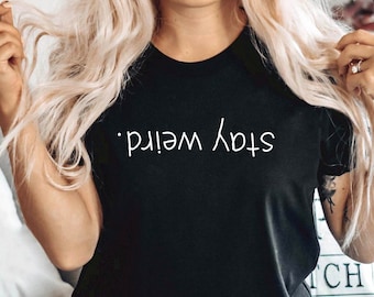 Chemise reste bizarre, chemise drôle sarcastique, chemise drôle, T-shirt de tous les jours, chemise d'entraînement, T-shirt maladroit, chemise étrange, cadeau drôle, cadeau pour petit ami