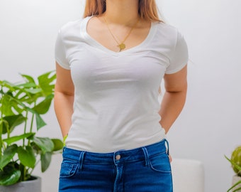 Effen dames T-shirt met V-hals, blanco dames T-shirts, slim fit dames-T-shirt, warm, zacht en comfortabel, superzacht damesshirt met V-hals