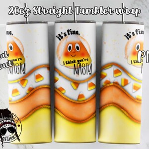 Puede incluir: Un diseño de vaso recto de 20 oz con un diseño de caramelo de maíz. El diseño incluye el texto "it's fine, I think you're nasty" y un personaje de dibujos animados de caramelo de maíz en naranja, amarillo y blanco. También se ven las palabras "digital product" y "PNG".