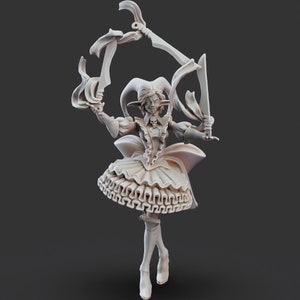 Bladed Jester &quot;Stabitha&quot; miniature for Dungeons and Dragons