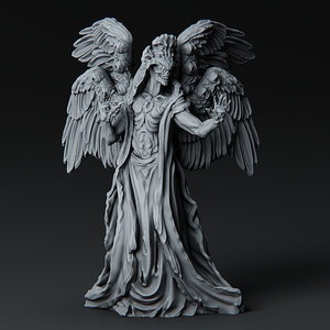 Puede incluir: Una figura esculpida en gris detallada de un ángel demoníaco alado con múltiples ojos y una apariencia esquelética. La figura está de pie con las alas extendidas y las manos levantadas.