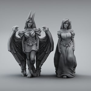 Puede incluir: Dos figuras en miniatura, una con alas y cuernos, la otra con el pelo largo y un vestido fluido. Ambas están pintadas en gris.