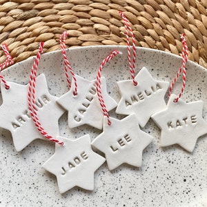 Décoration pour plaque nominative étoile en argile Emballage cadeau personnalisé Nom décoratif pour arbre de Noël Décoration de faveur de mariage image 1
